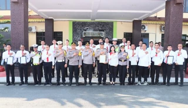 27_personel_polres_batu_bara_terima_reward