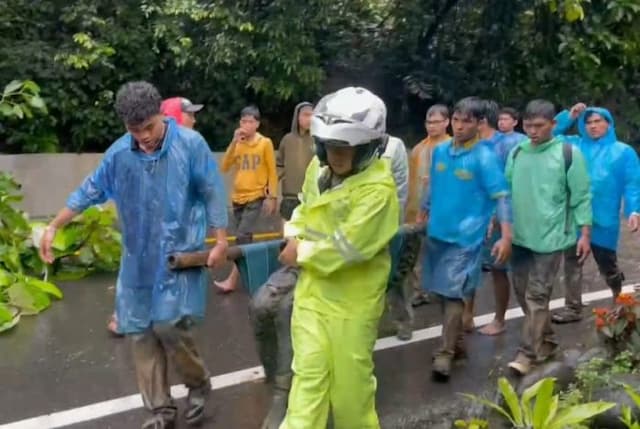 3_warga_tewas_tertimpa_longsor_di_sembahe