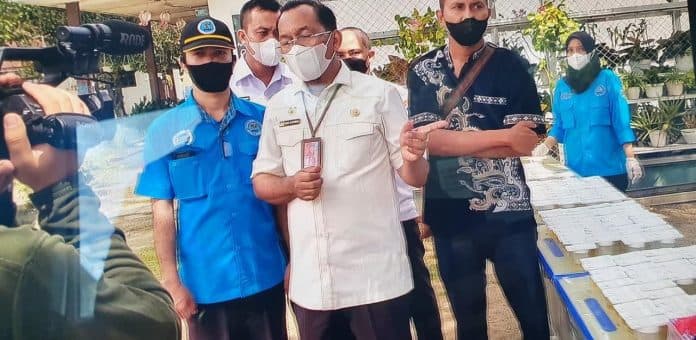 550_guru_di_batu_bara_tes_urin