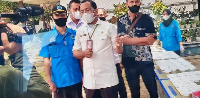 550_guru_di_batu_bara_tes_urin