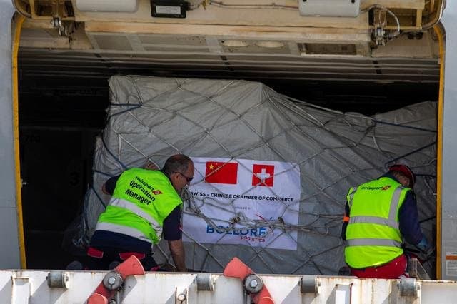 bantuan_medis_dari_china_tiba_di_swiss