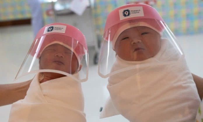 bayi_kembar_tiga_positif_corona_di_meksiko