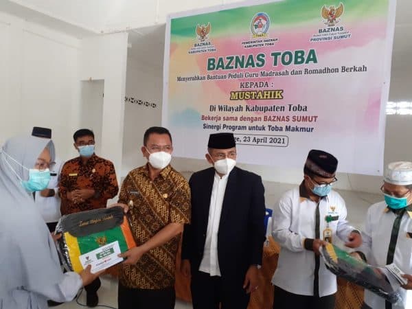 baznas_sumut_salurkan_zakat_di_toba