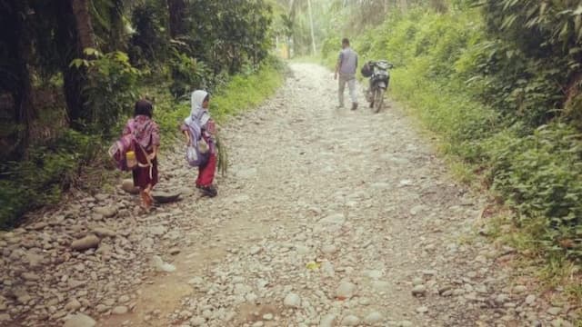 bertahun_jalan_umum_di_sergai_tidak_diaspal
