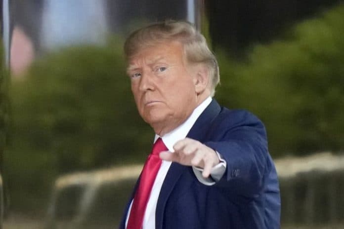 donald_trump_dilarang_berbisnis