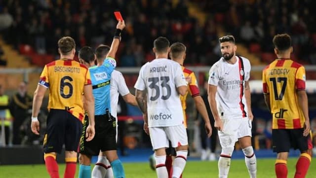 giroud_diskors_dua_laga_usai_menghina_wasit