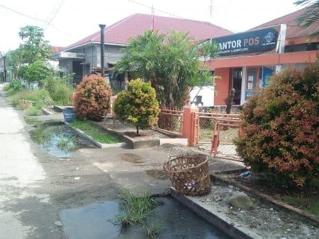 jalan_siswa_di_laguboti_butuh_perbaikan