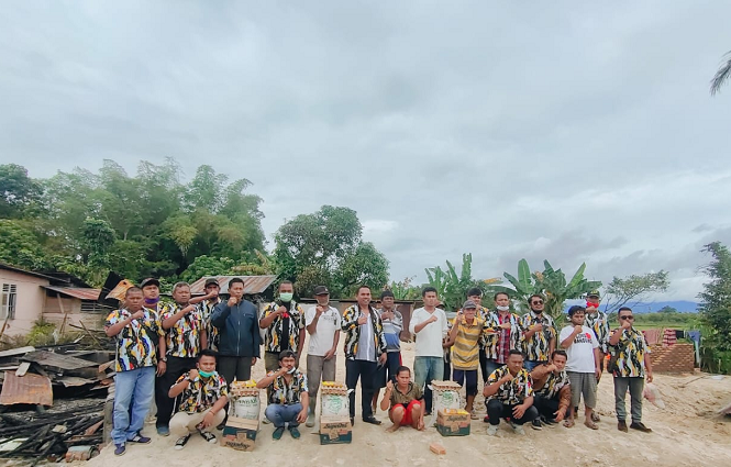 jelang_pelantikan_dpc_pkn_toba_berbagi_asih