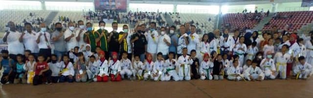 ketua_koni_medan_semangati_atlet_taekwondo
