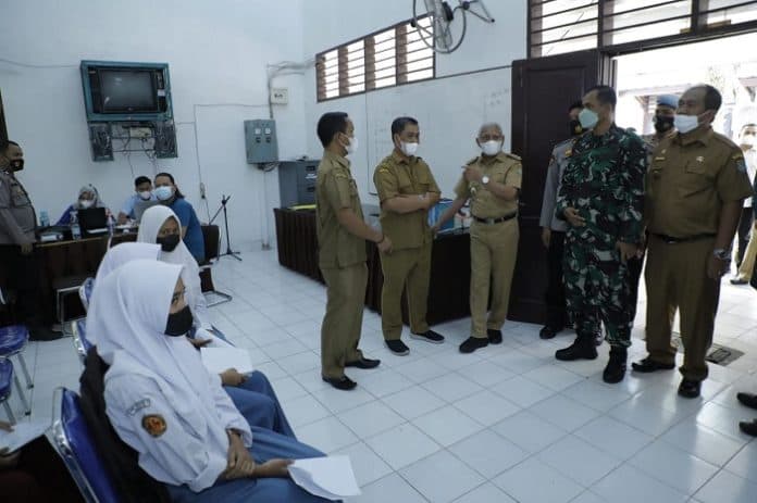 pelajar_di_asahan_terima_vaksin_pfizer