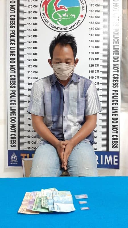 pengedar_sabu_ini_ditangkap_dari_warung