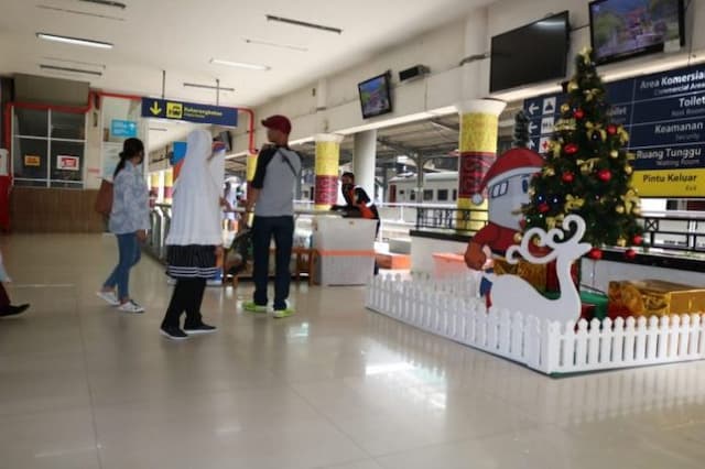 pengguna_jasa_kereta_api_naik_18_persen