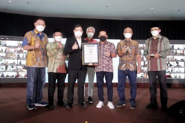 potong_1300_tumpeng_bsi_raih_rekor_muri