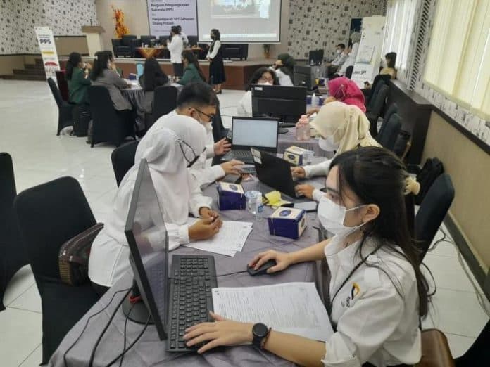relawan_pajak_buka_pojok_pajak_di_usu