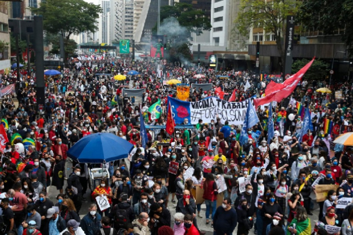 ribuan_warga_tuntut_presiden_brazil_mundur