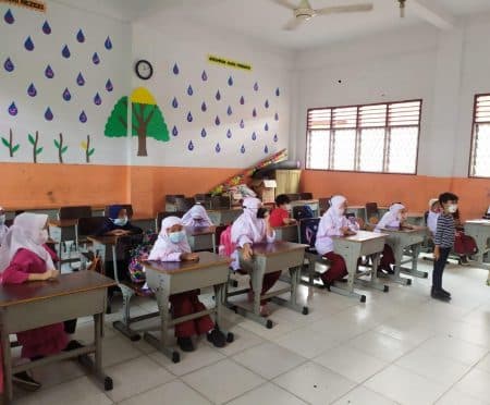 sd_kembali_ptm_orangtua_siswa_senang