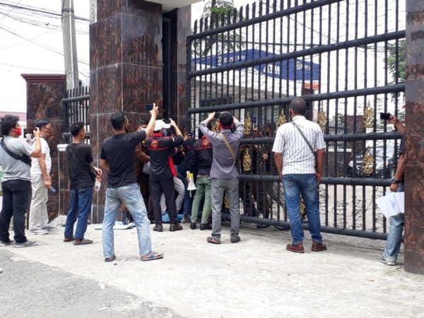 unjukrasa_di_kantor_kejatisu_ricuh