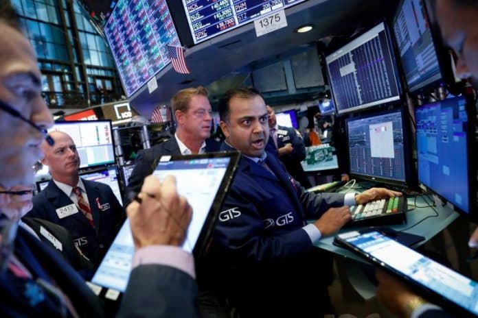 wall_street_terseret_kekhawatiran_omicron