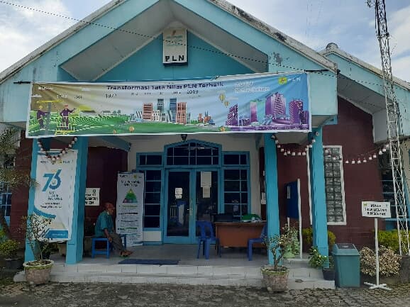 warga_kesal_pln_lubuk_pakam_bongkar_meteran
