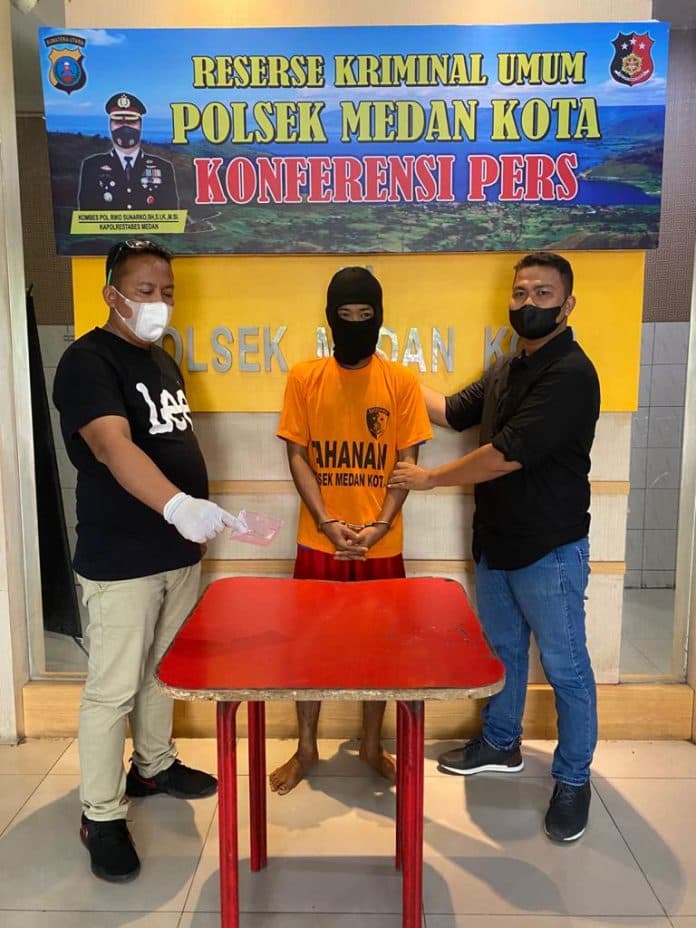warga_medan_simpan_sabu_dalam_topi